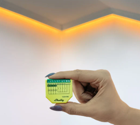 Controlador para tiras LED RGBW inteligente operado por Wi-Fi